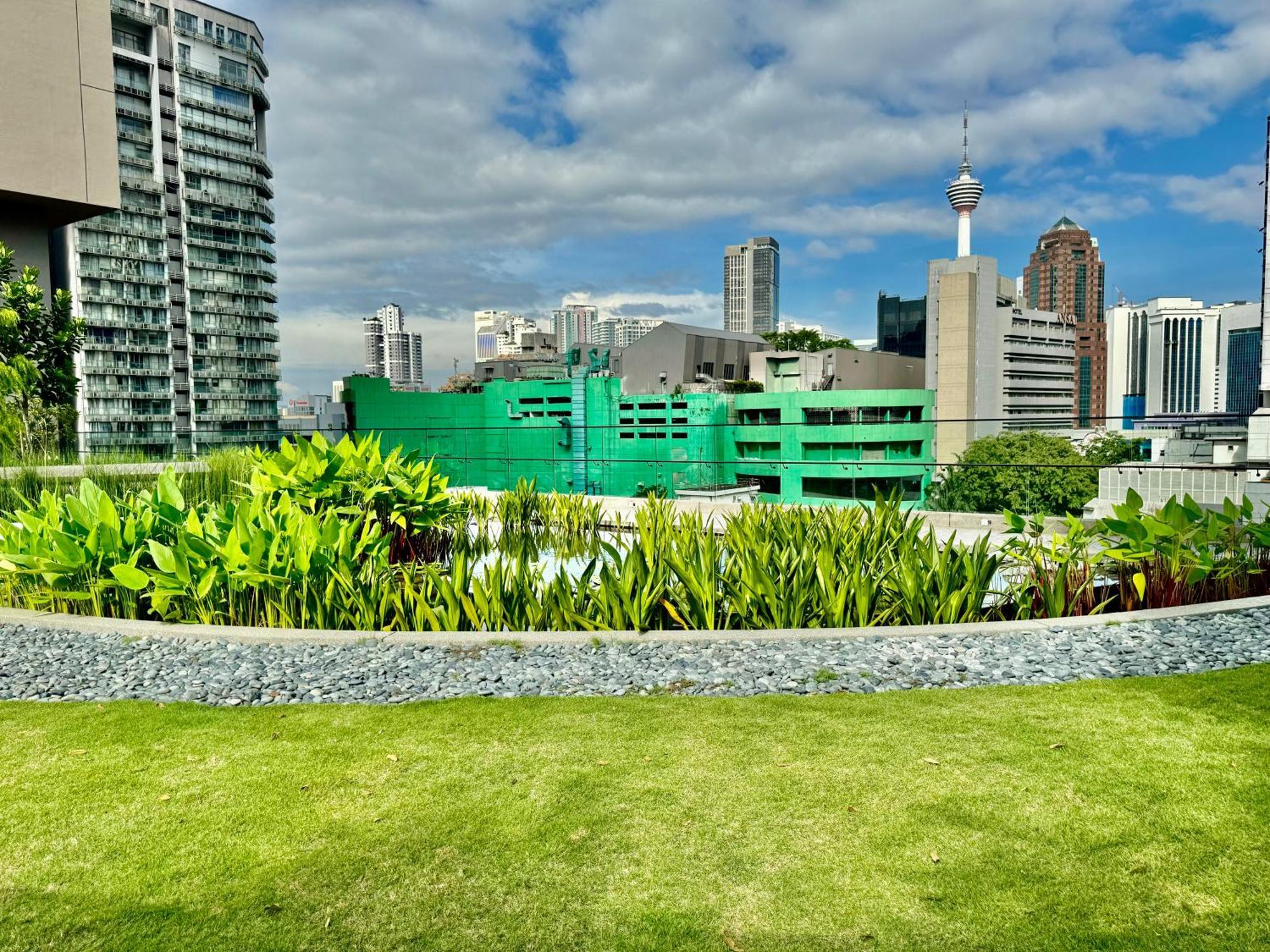 Klcc Suites At Axon By Skypool Куала-Лумпур Экстерьер фото