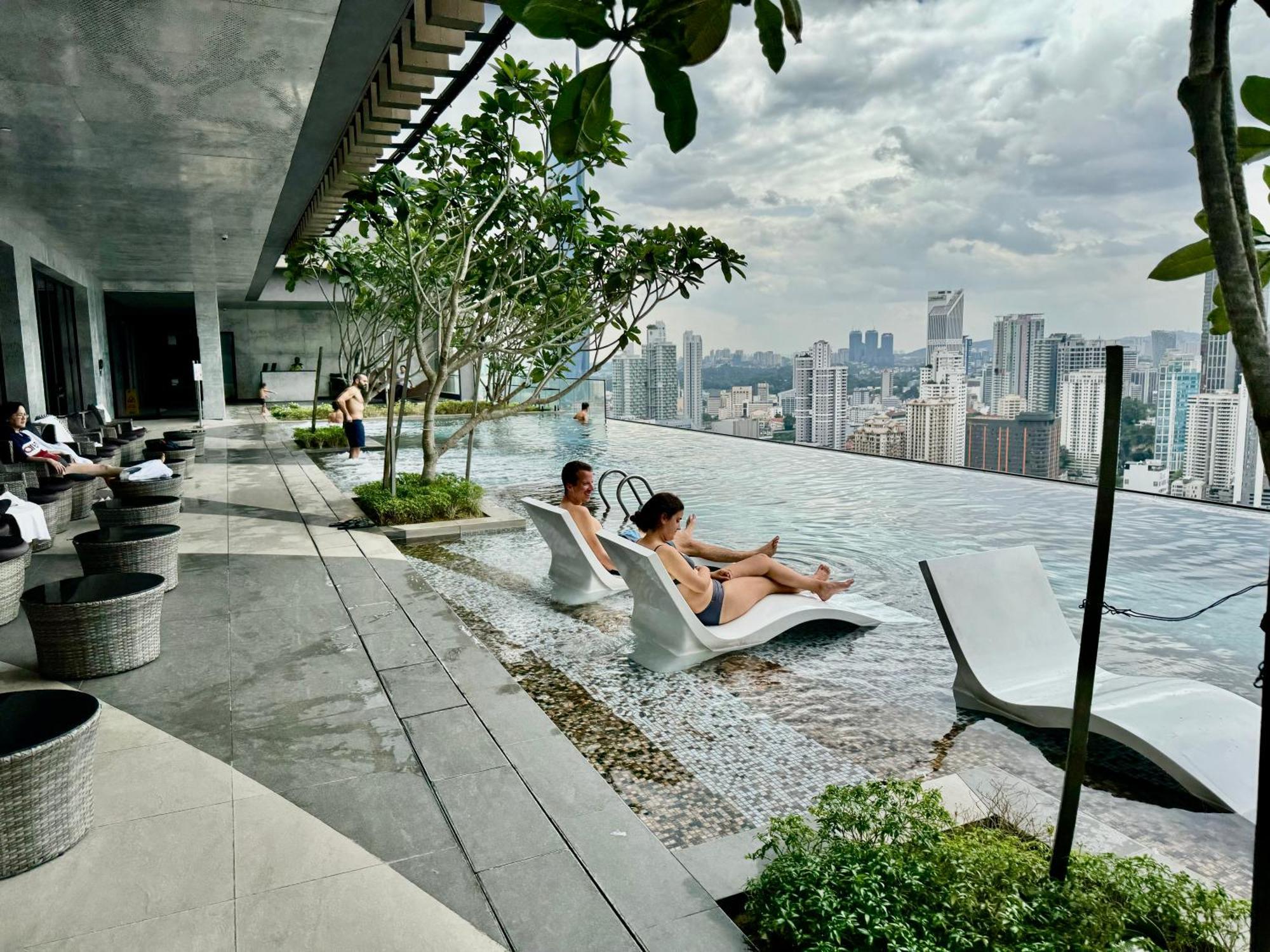 Klcc Suites At Axon By Skypool Куала-Лумпур Экстерьер фото