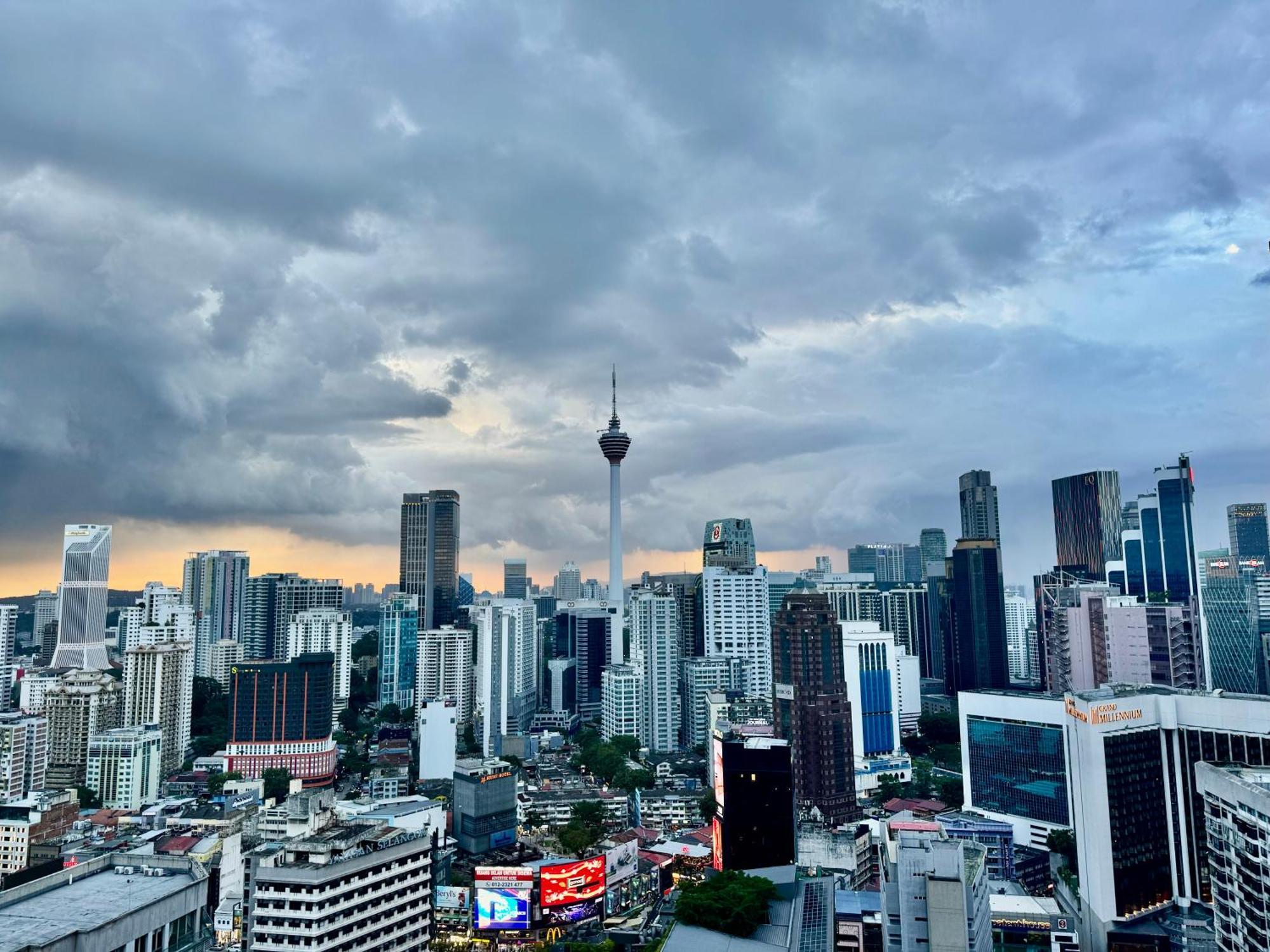 Klcc Suites At Axon By Skypool Куала-Лумпур Экстерьер фото
