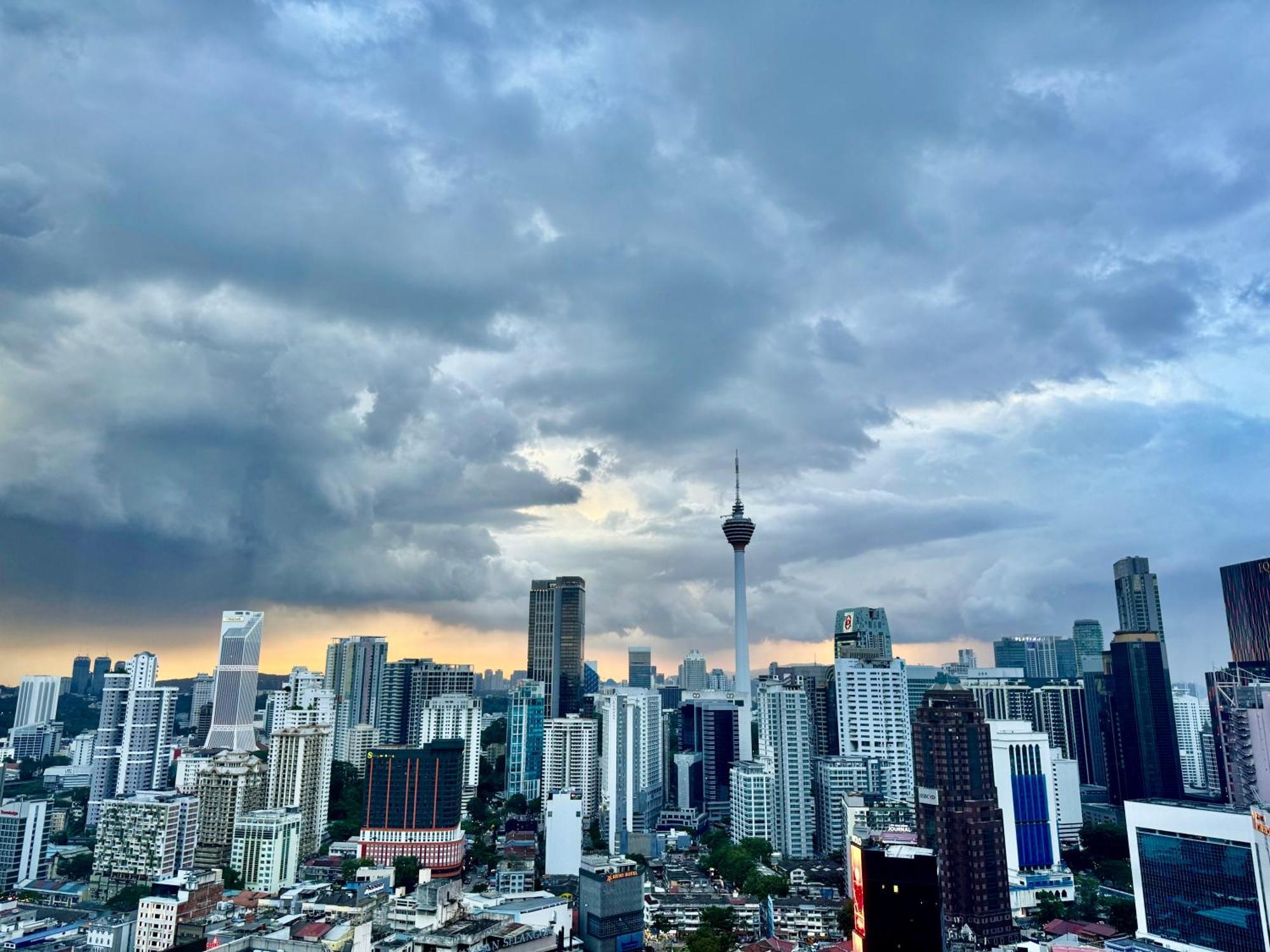 Klcc Suites At Axon By Skypool Куала-Лумпур Экстерьер фото