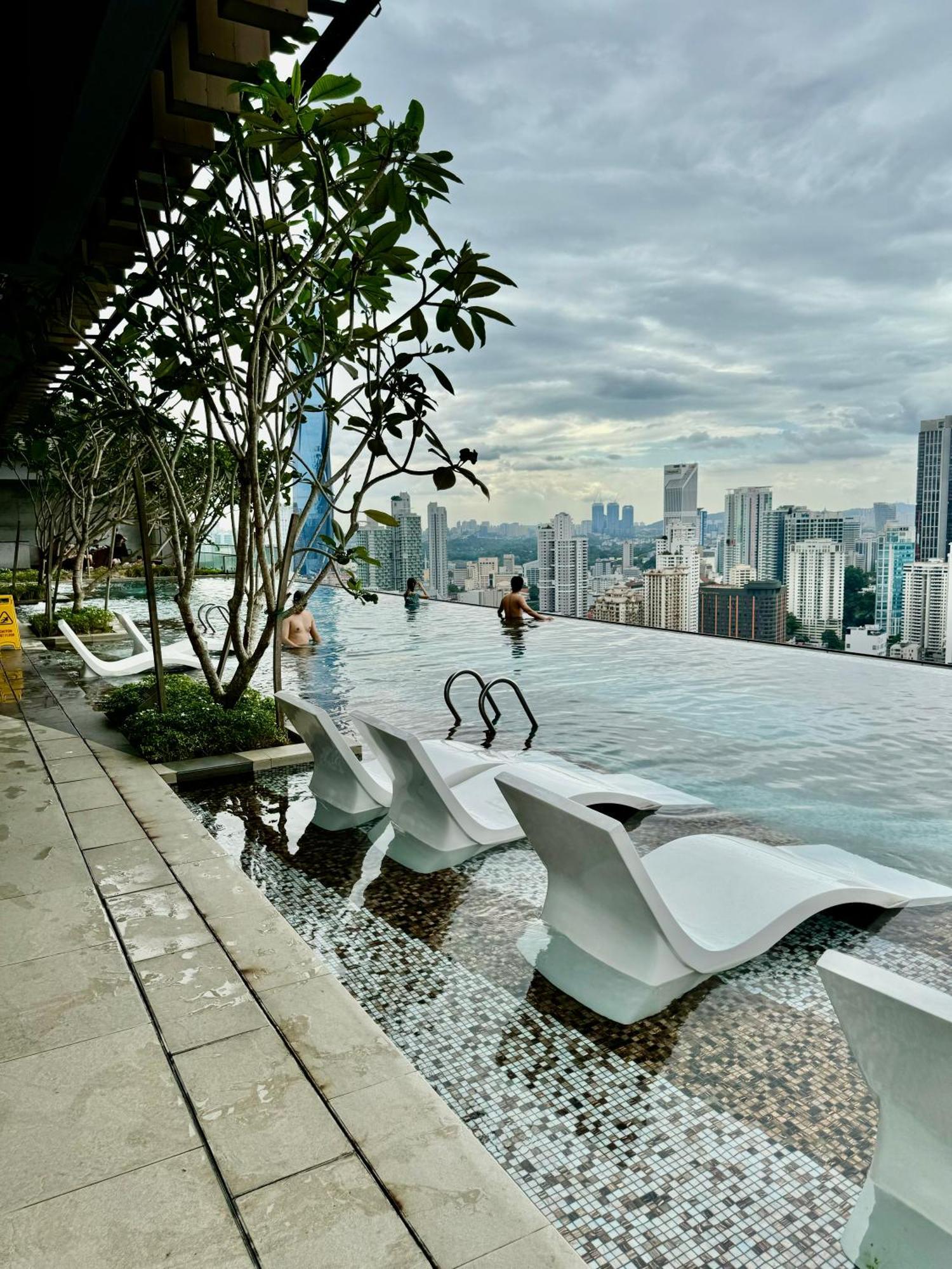 Klcc Suites At Axon By Skypool Куала-Лумпур Экстерьер фото