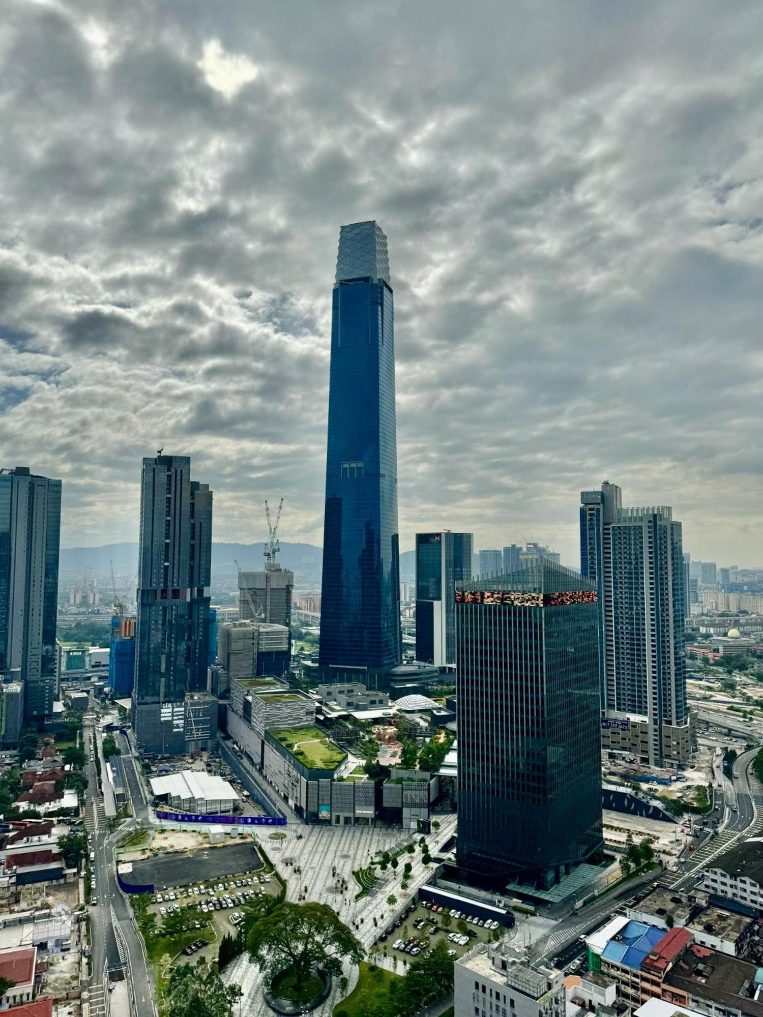 Klcc Suites At Axon By Skypool Куала-Лумпур Экстерьер фото